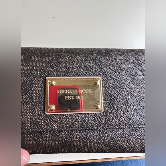 Michael Kors Jet Set Checkbook & Wallet Set Brown - Picture 3 of 7